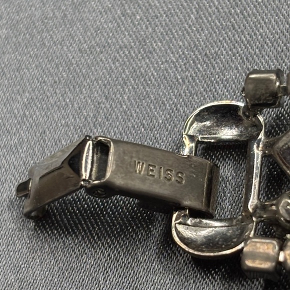 Elegant Silver Bracelet - Picture 2 of 6